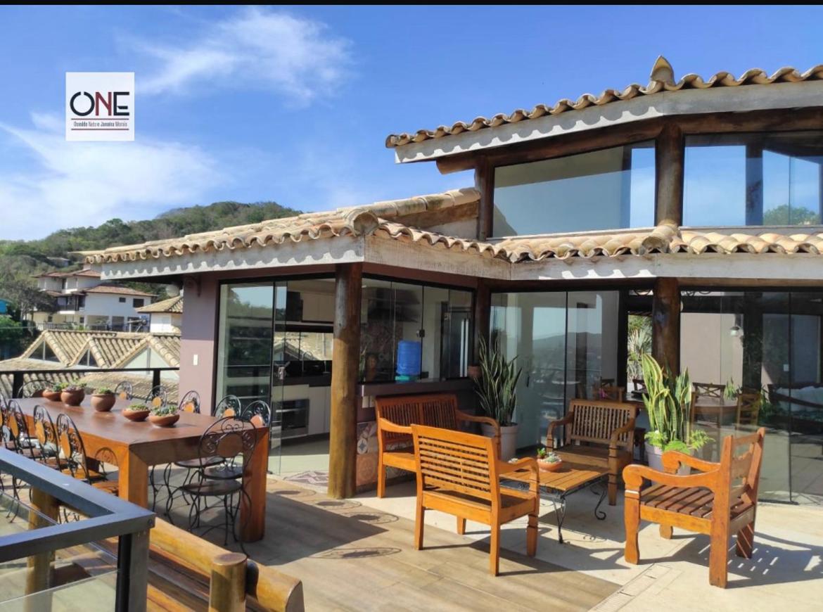 Casa espetacular na praia Brava