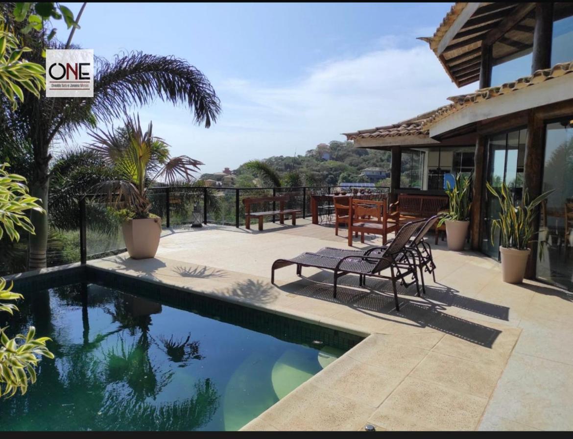 Casa espetacular na praia Brava
