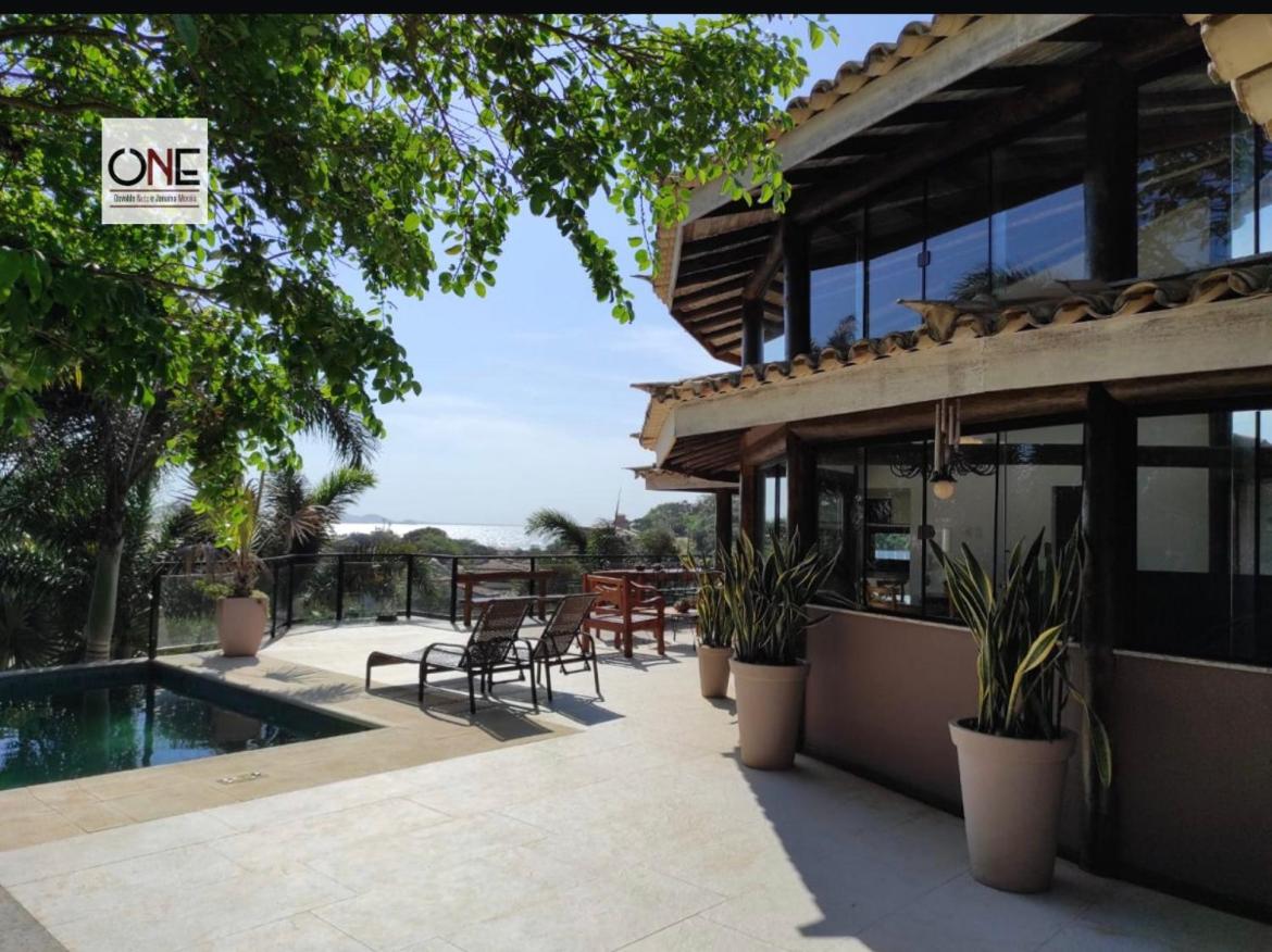 Casa espetacular na praia Brava