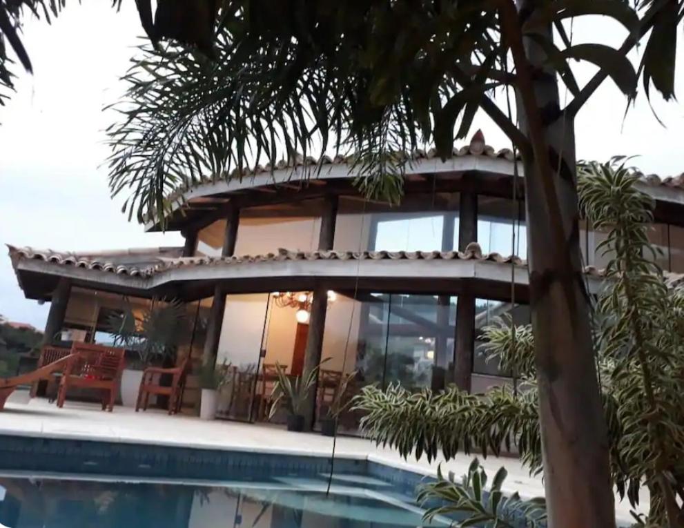 Casa espetacular na praia Brava