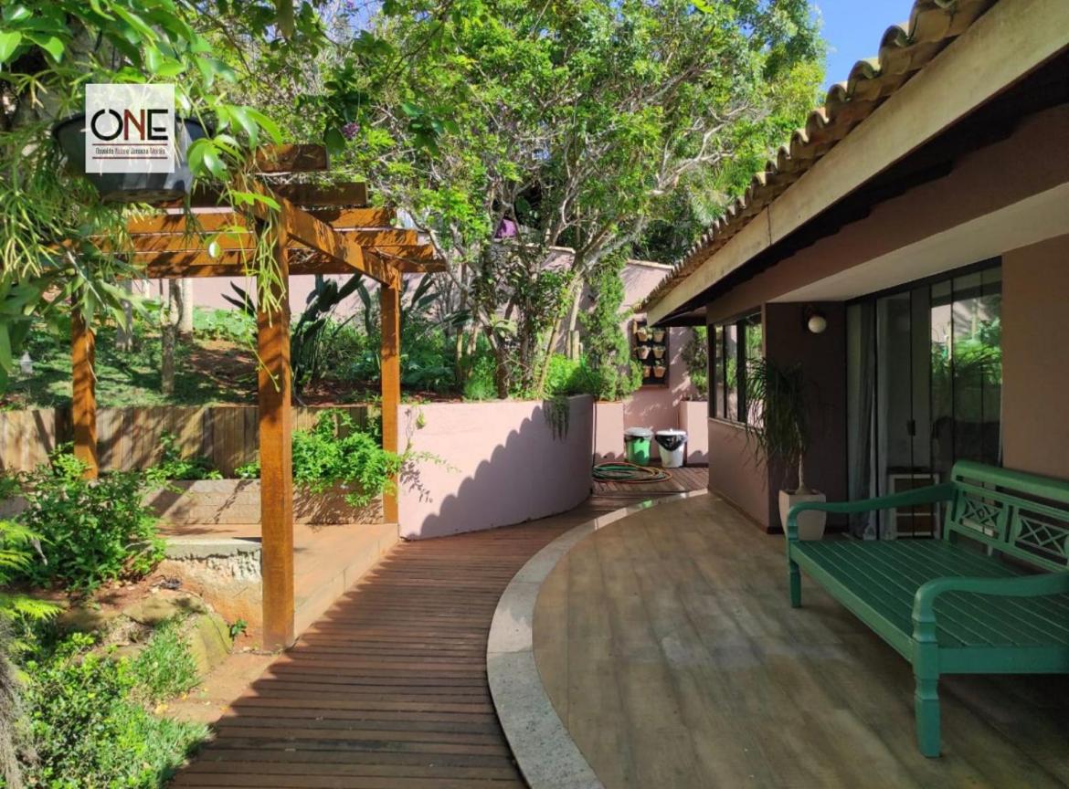 Casa espetacular na praia Brava
