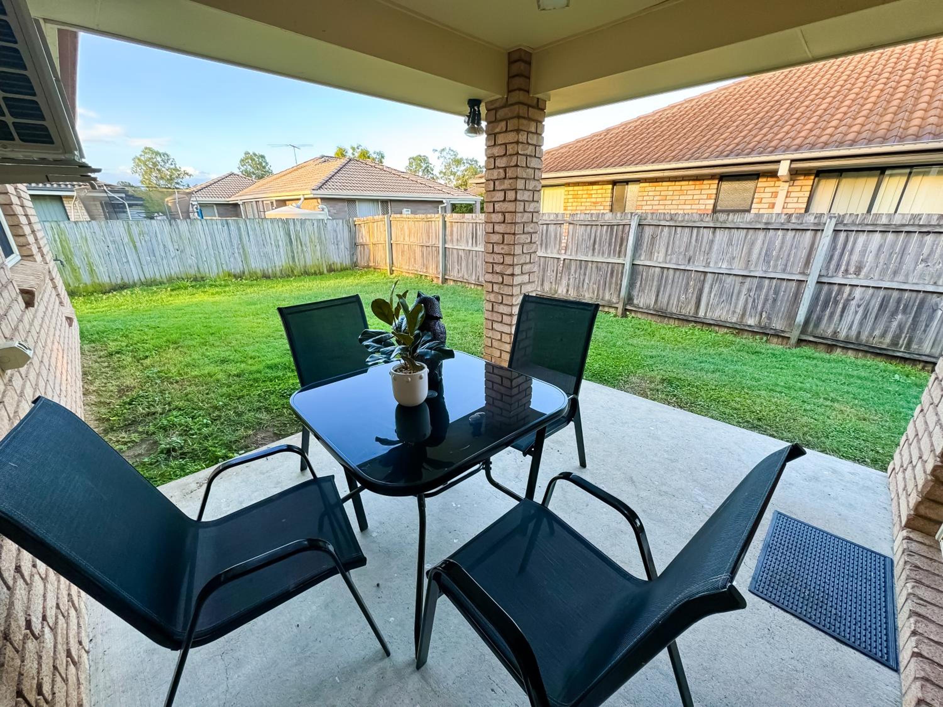 4 bedroom entire house in Raceview,QLD 4305