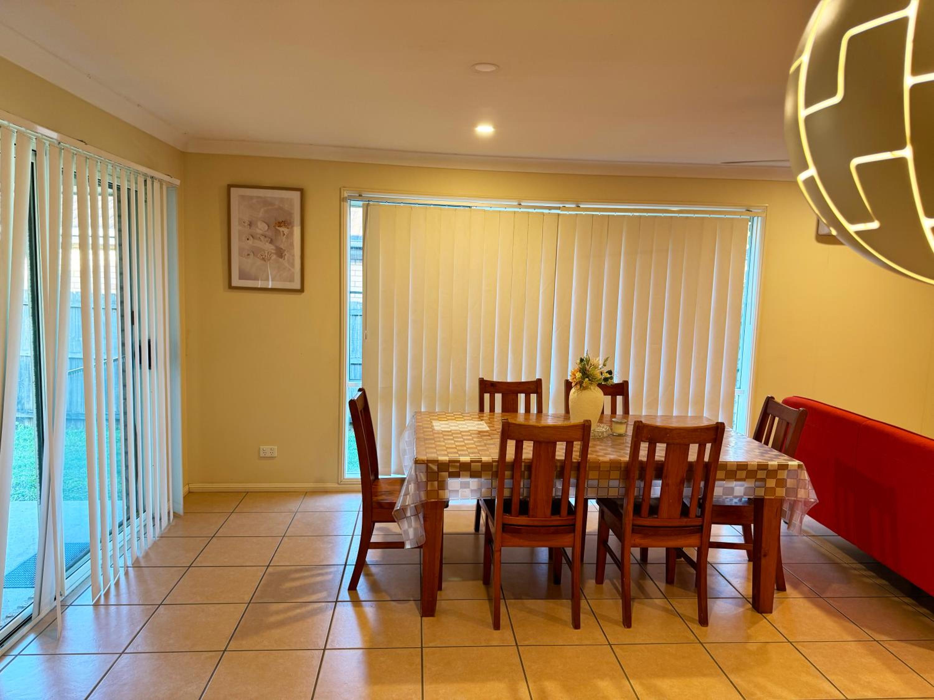 4 bedroom entire house in Raceview,QLD 4305