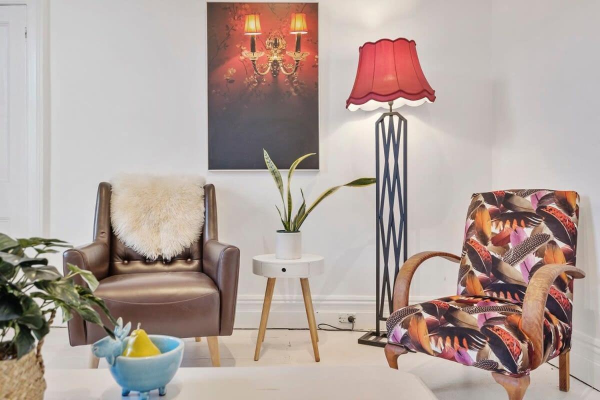 Urban Vibes at Grappa Court North Hobart