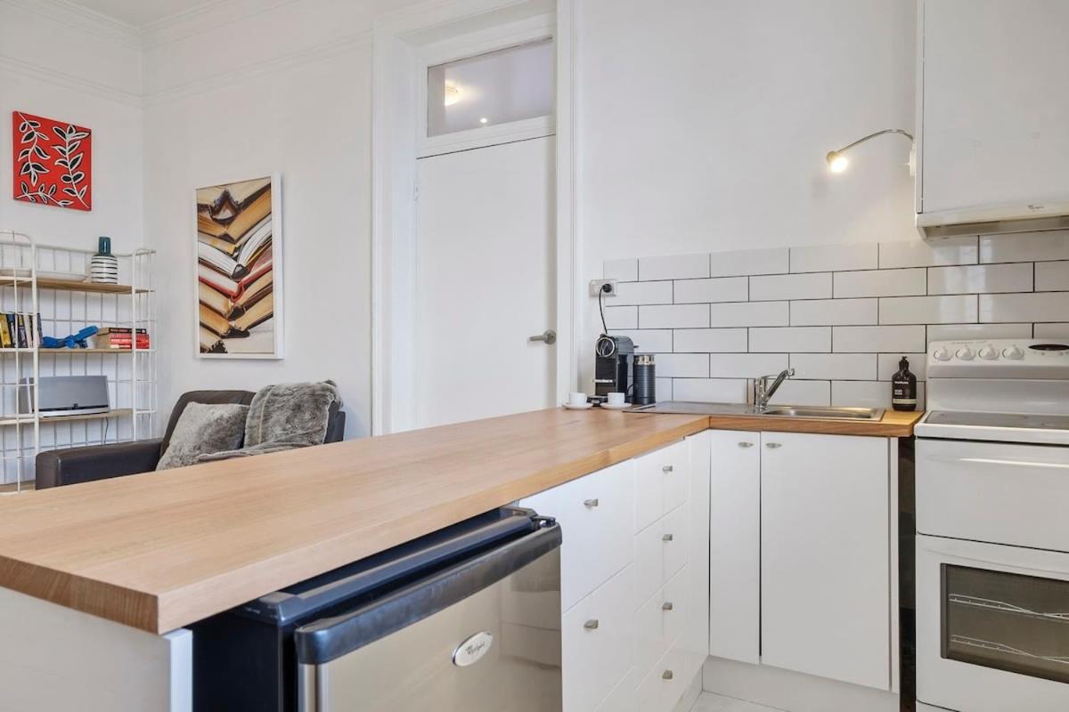 Urban Vibes at Grappa Court North Hobart