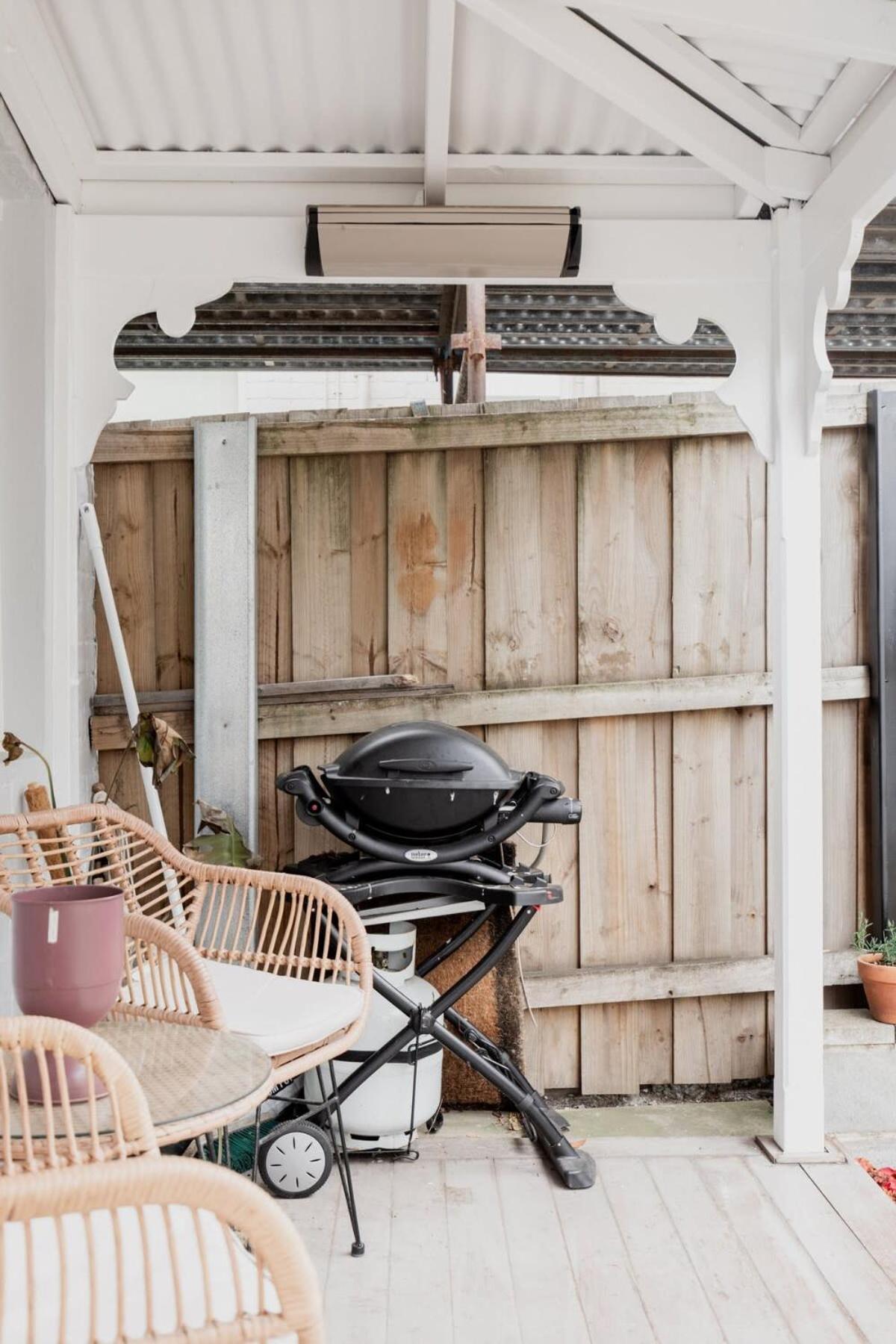 'Allambee=' Heritage cottage in trendy South Hobart