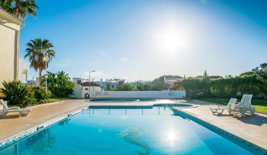 Flamingos Apartment with 2 swimming pool com check in e check out ao domingo em julho e agosto view 5