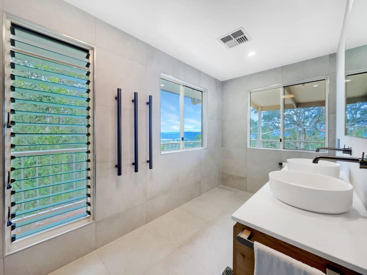 Hinterland Tranquil Escape with Beautiful Views