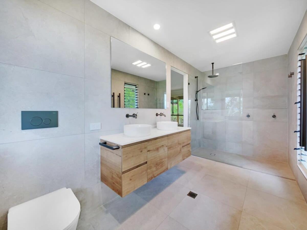 Hinterland Tranquil Escape with Beautiful Views