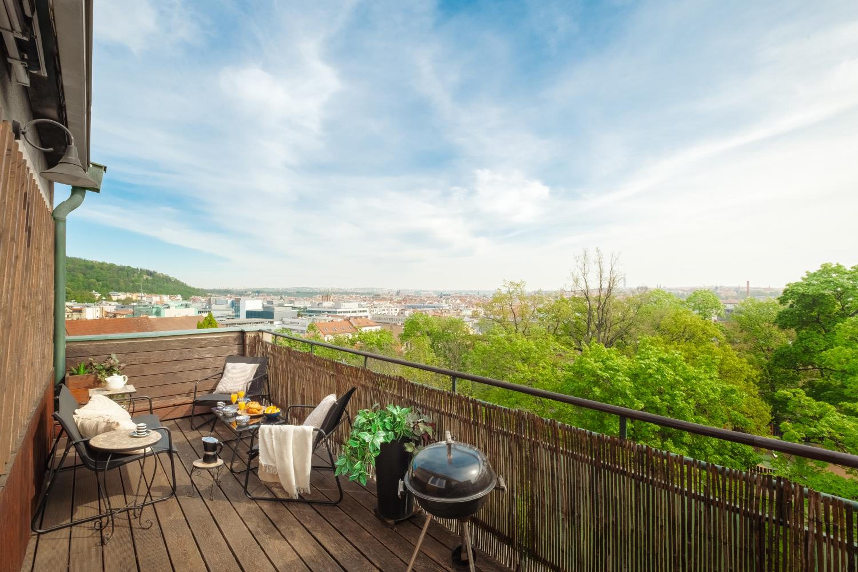 Cozy Studio with Terrace in Smíchov by Prague Days