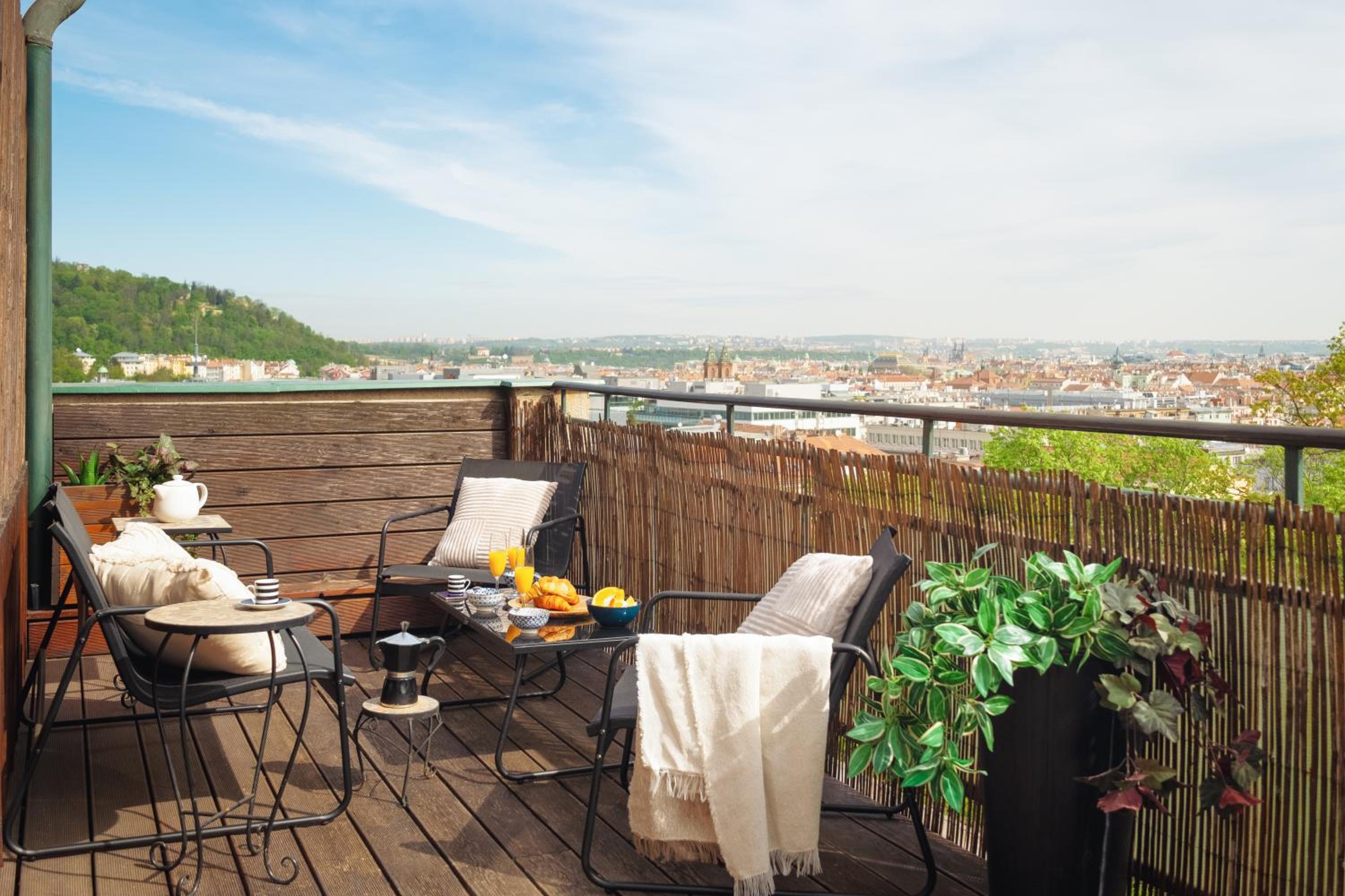 Cozy Studio with Terrace in Smíchov by Prague Days