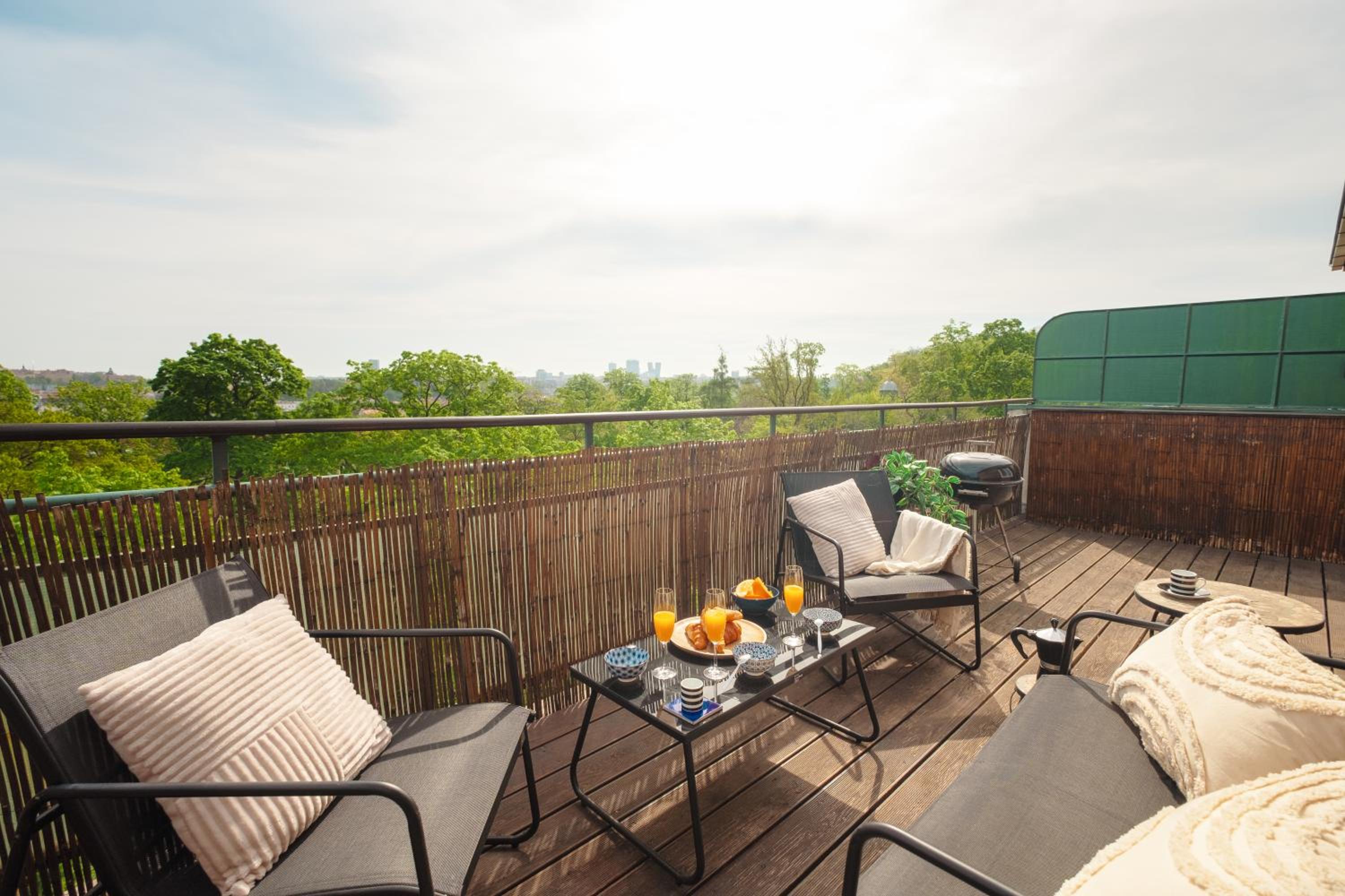Cozy Studio with Terrace in Smíchov by Prague Days