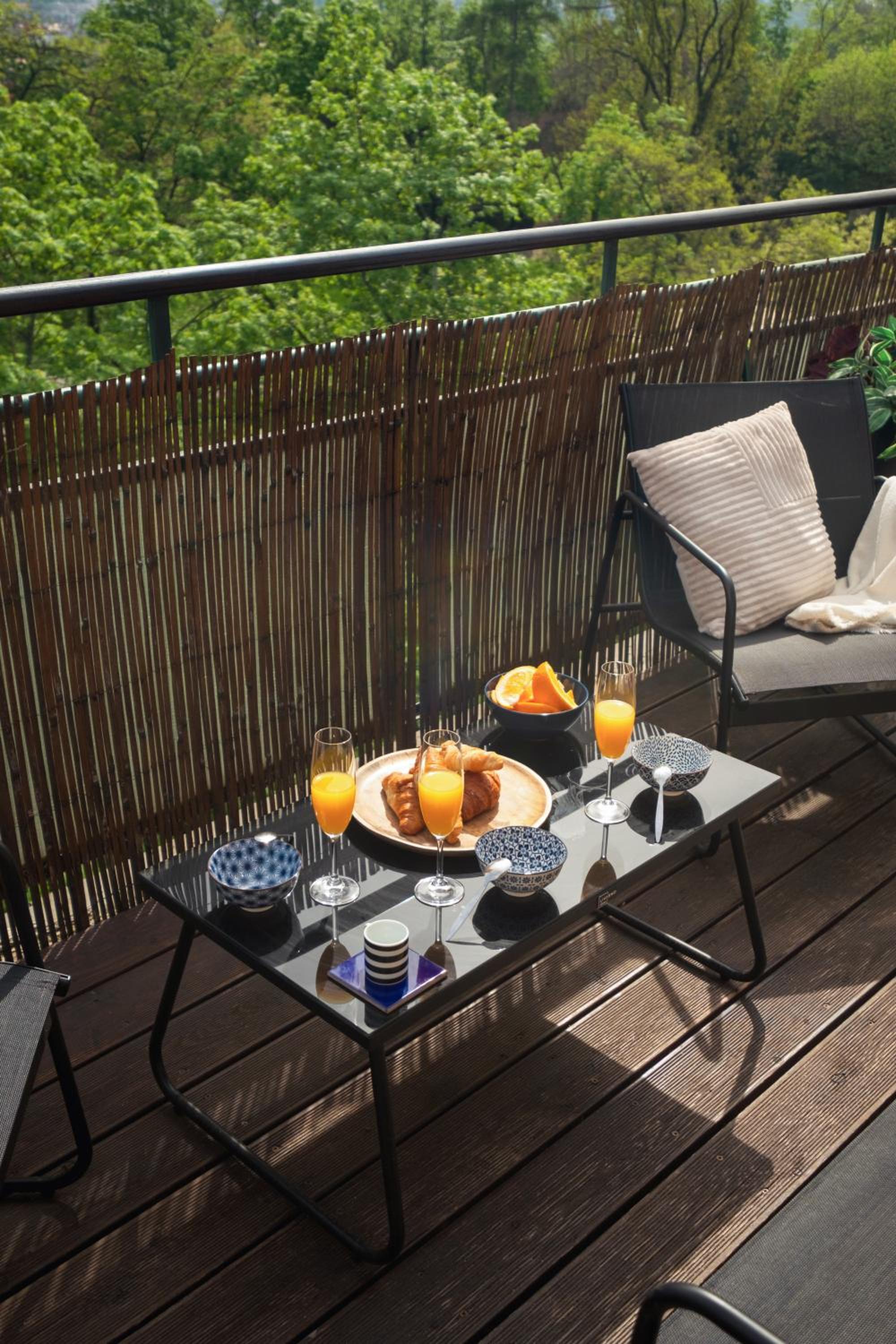 Cozy Studio with Terrace in Smíchov by Prague Days