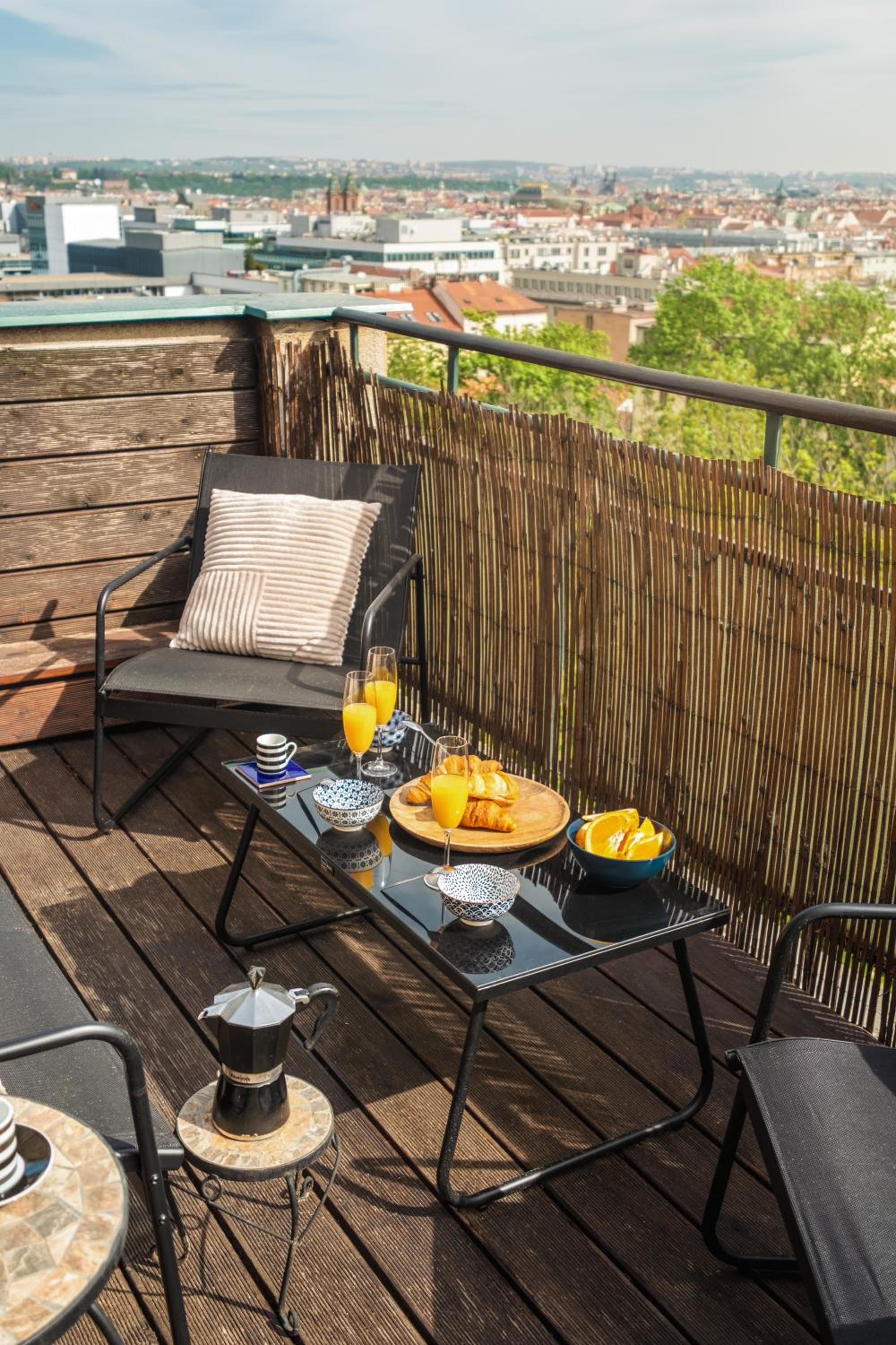 Cozy Studio with Terrace in Smíchov by Prague Days