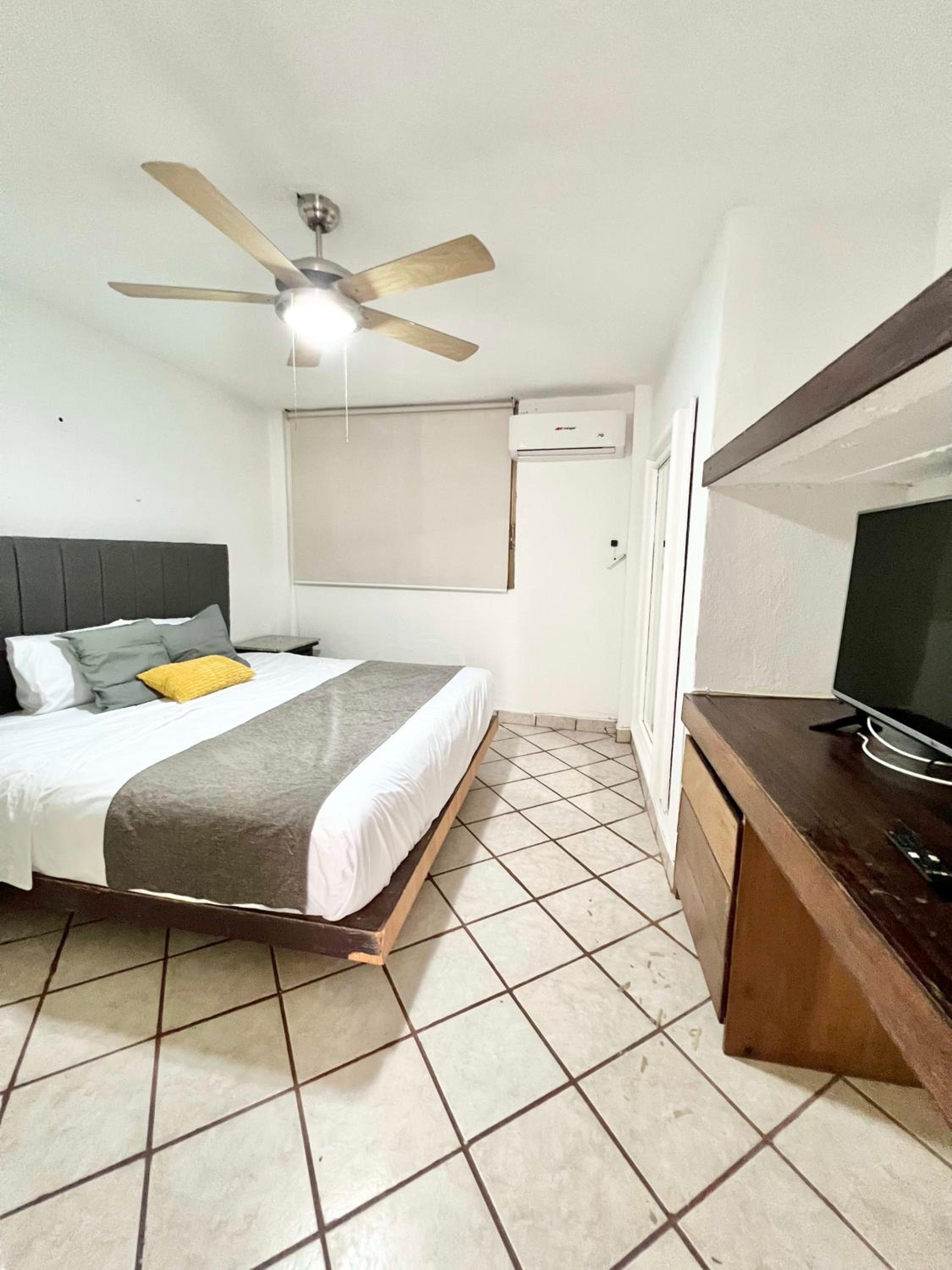 3BR Condo Near the Lovely Beach view 4