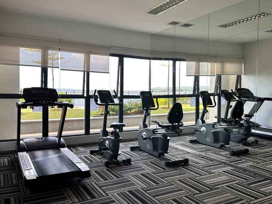 Danga Bay Sea View 4 Pax Apartment