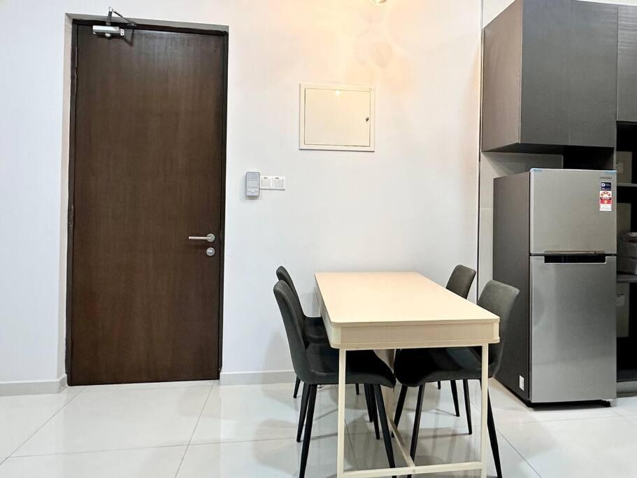 Danga Bay Sea View 4 Pax Apartment