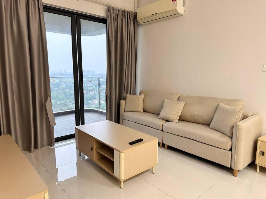 Danga Bay Sea View 4 Pax Apartment