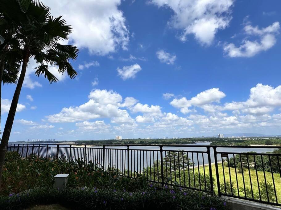Danga Bay Sea View 4 Pax Apartment