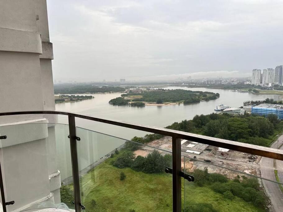 Danga Bay Sea View 4 Pax Apartment