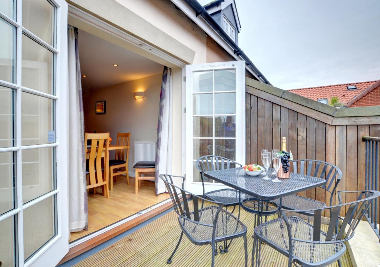 4 Bed in Whitby oc-w089