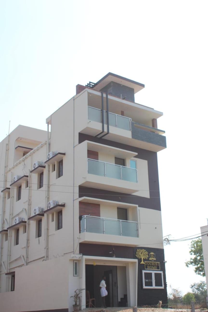 SS TOURIST HOME view 4