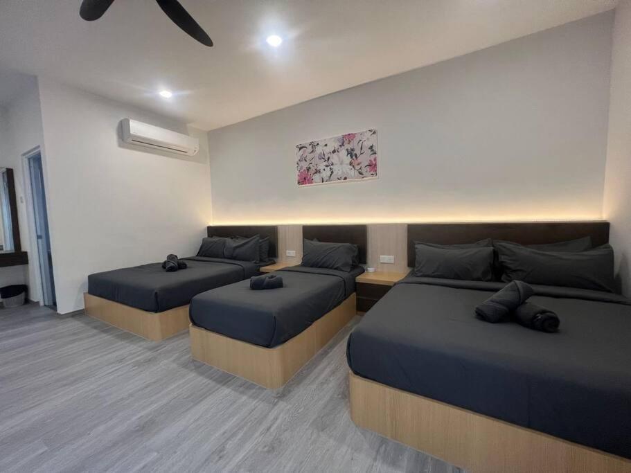 NEW, 5MinToJonkerStreet ! Town Area , Arcade, MELAKA 4BR 12PAX photo 5