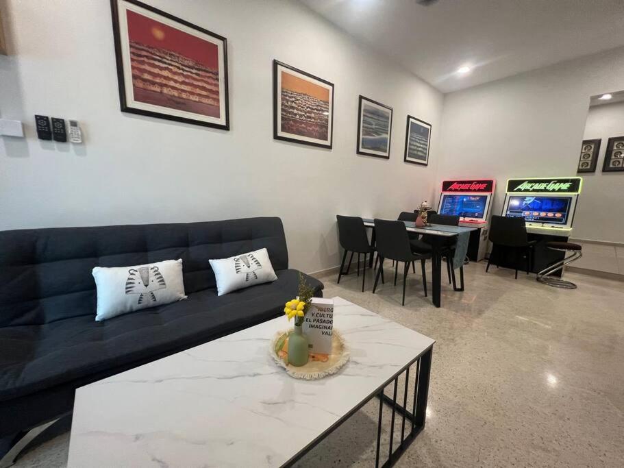 NEW, 5MinToJonkerStreet ! Town Area , Arcade, MELAKA 4BR 12PAX photo 1