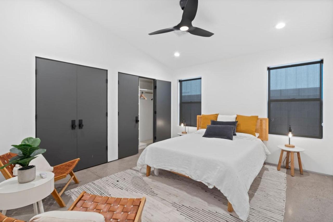 Luxurious Modern Home with King Bed and Heated Pool in Phoenix view 5