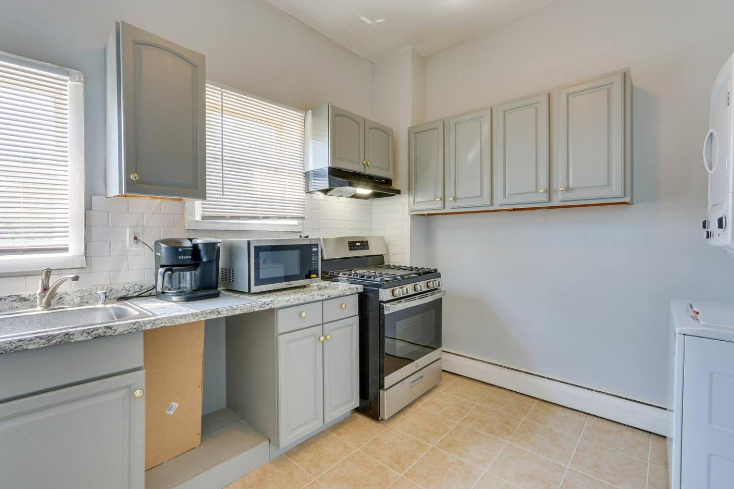 CLINTON HILLS - Newark view 4