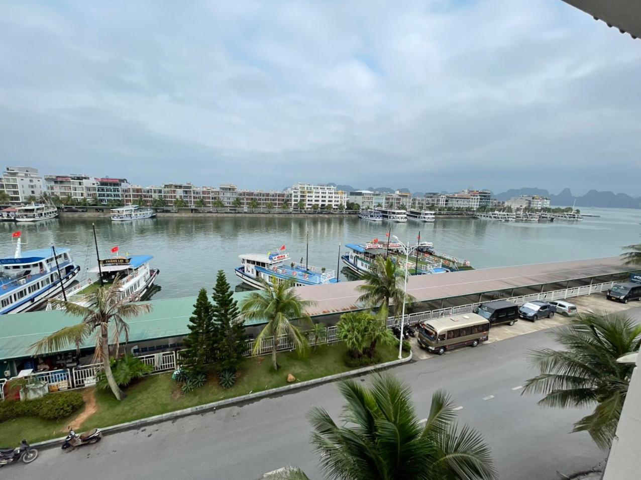 Bảo An Hotel- Tuần Châu Hạ Long view 4
