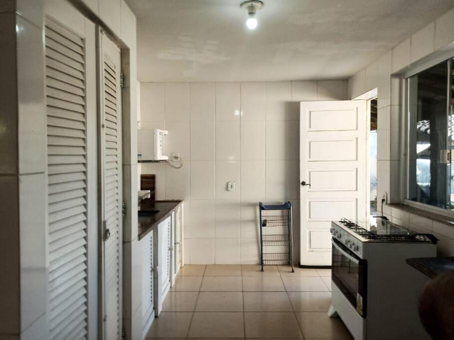 Casa 4 quartos, 2 suítes, piscina e acessibilidade - Frente para a lagoa