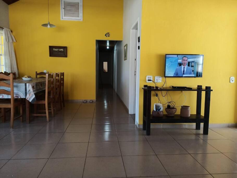Casa 4 quartos, 2 suítes, piscina e acessibilidade - Frente para a lagoa