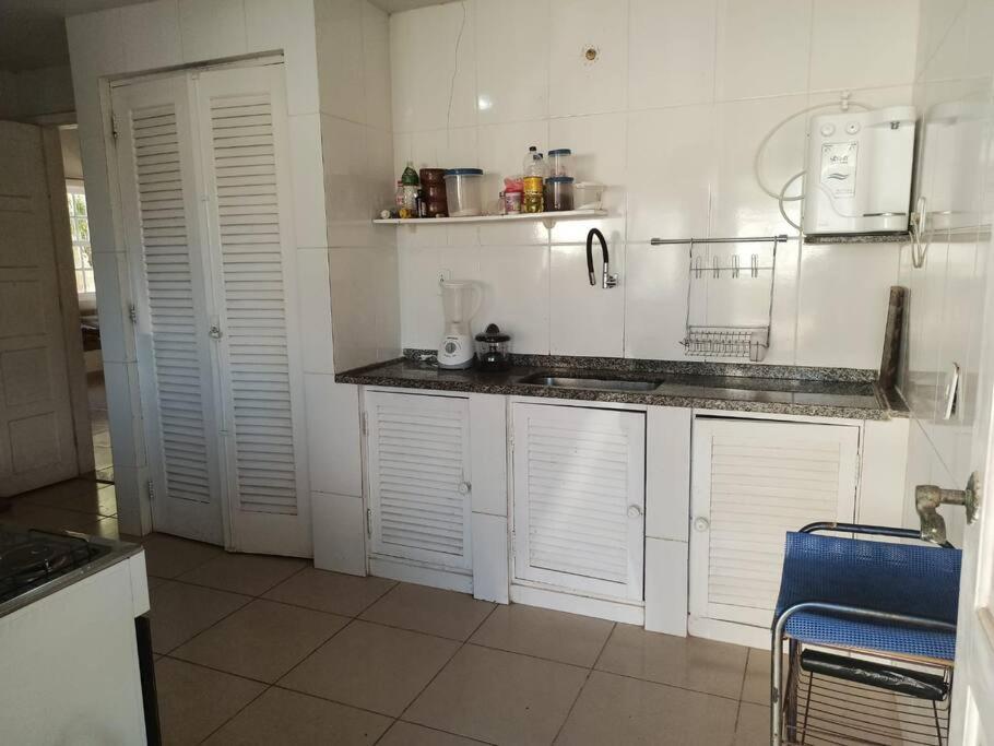 Casa 4 quartos, 2 suítes, piscina e acessibilidade - Frente para a lagoa