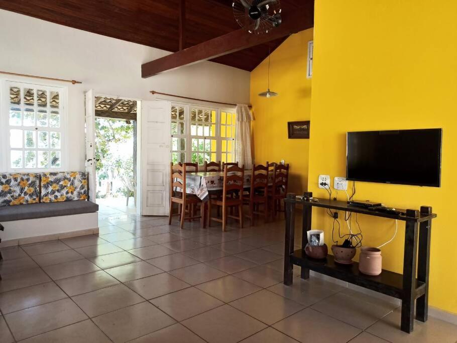 Casa 4 quartos, 2 suítes, piscina e acessibilidade - Frente para a lagoa