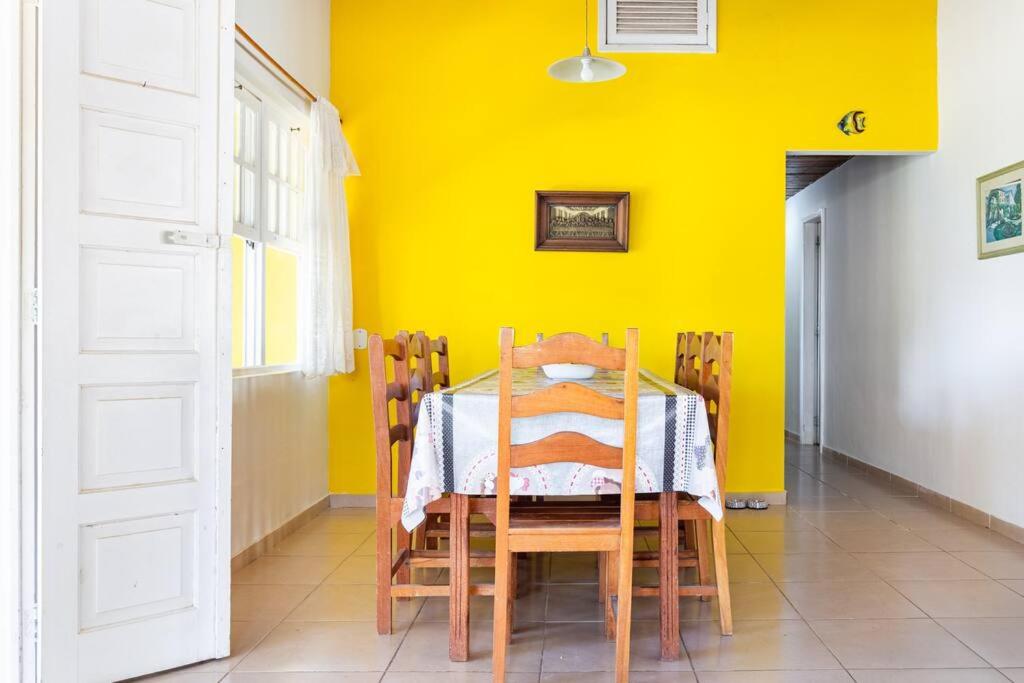 Casa 4 quartos, 2 suítes, piscina e acessibilidade - Frente para a lagoa
