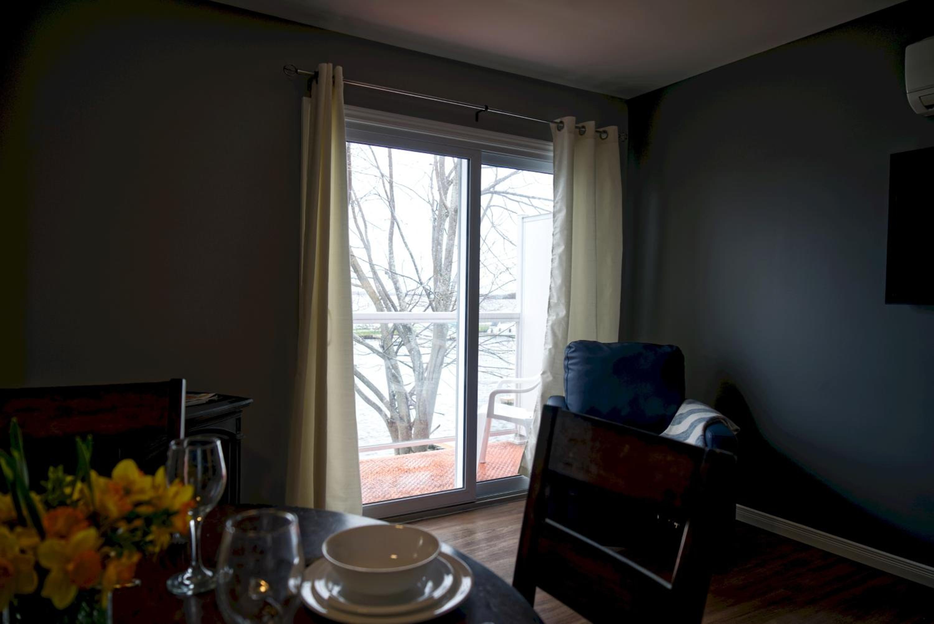 2 Bedroom Harbor Front Condo 4L