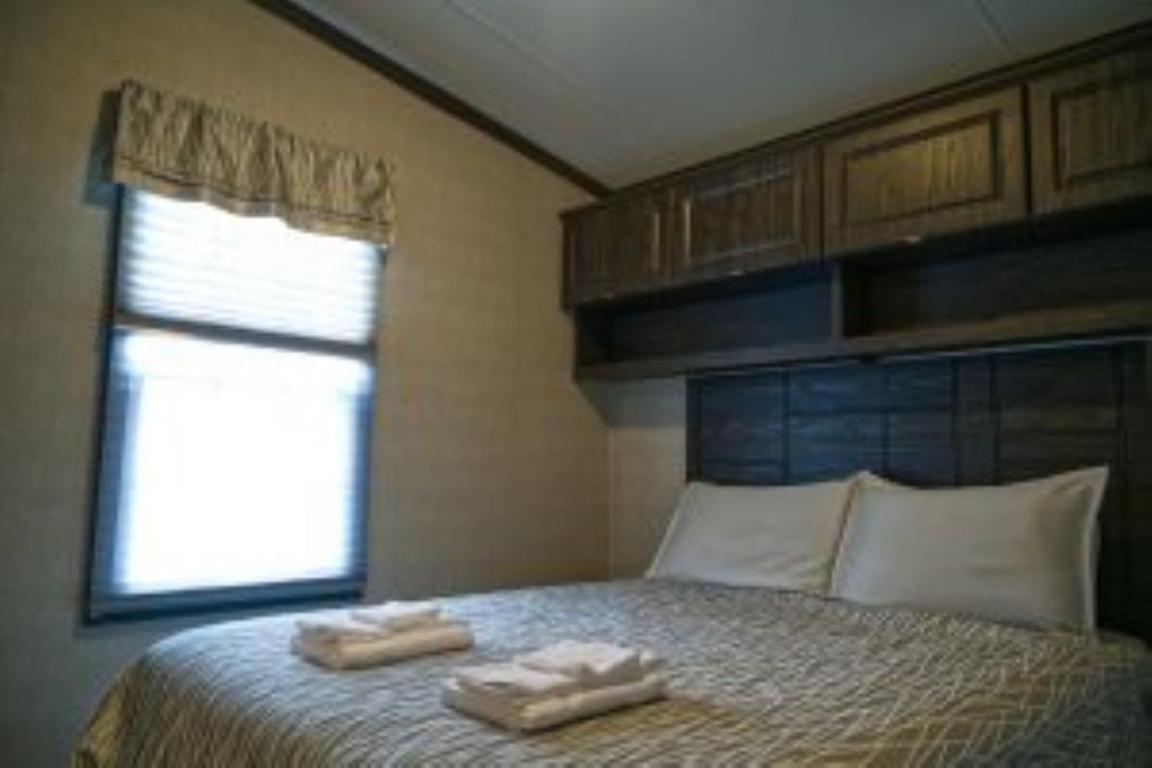 3 Bedroom Waterfront Cottage 12