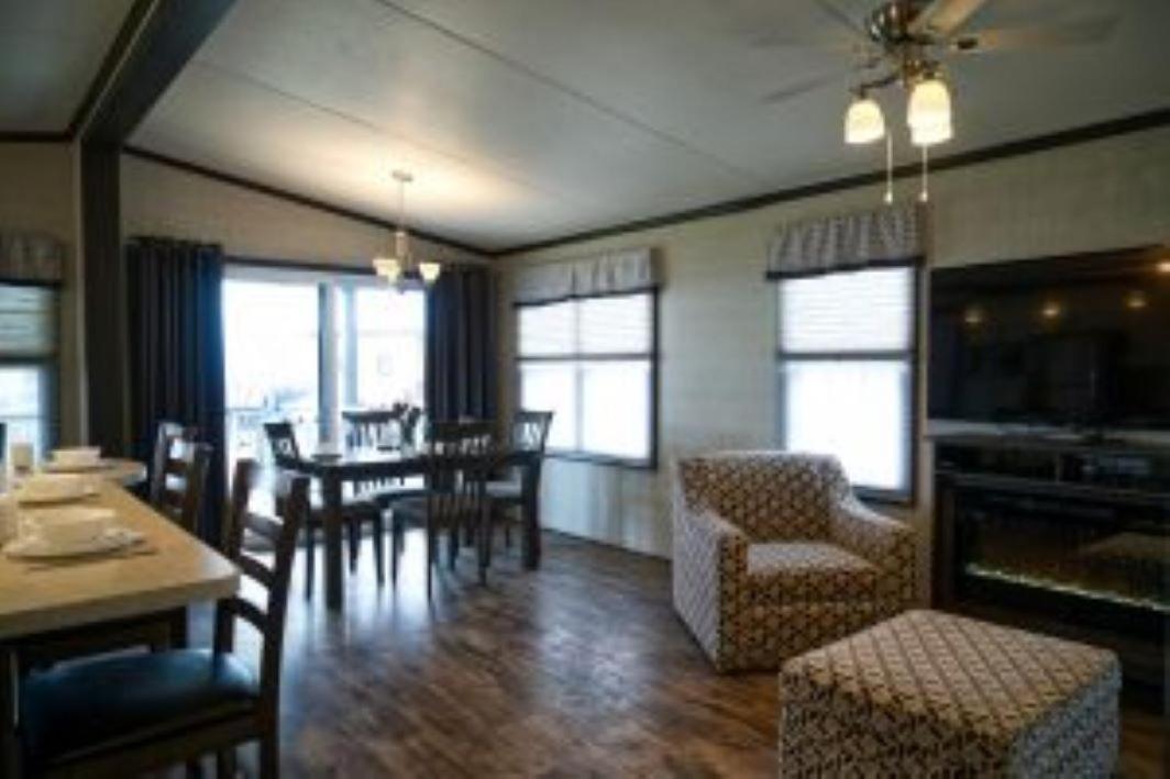 3 Bedroom Waterfront Cottage 12