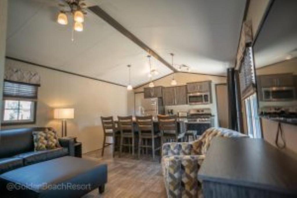 3 Bedroom Waterview Cottage 4B
