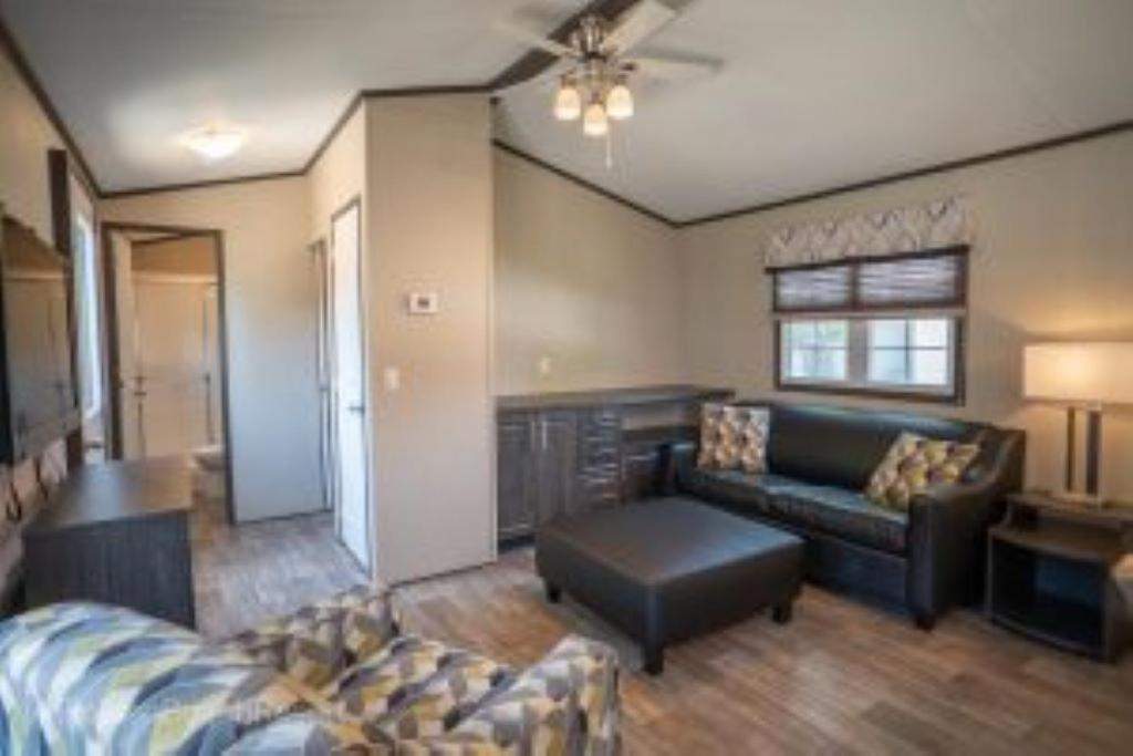 3 Bedroom Waterfront Cottage 13