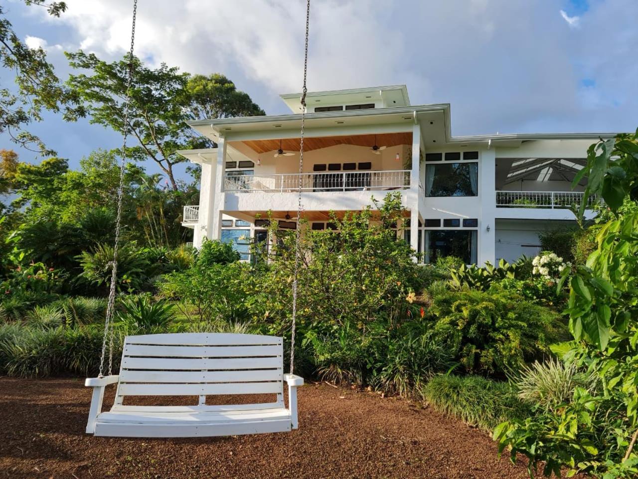 Villa Corazón - private beach at Lake Arenal view 3