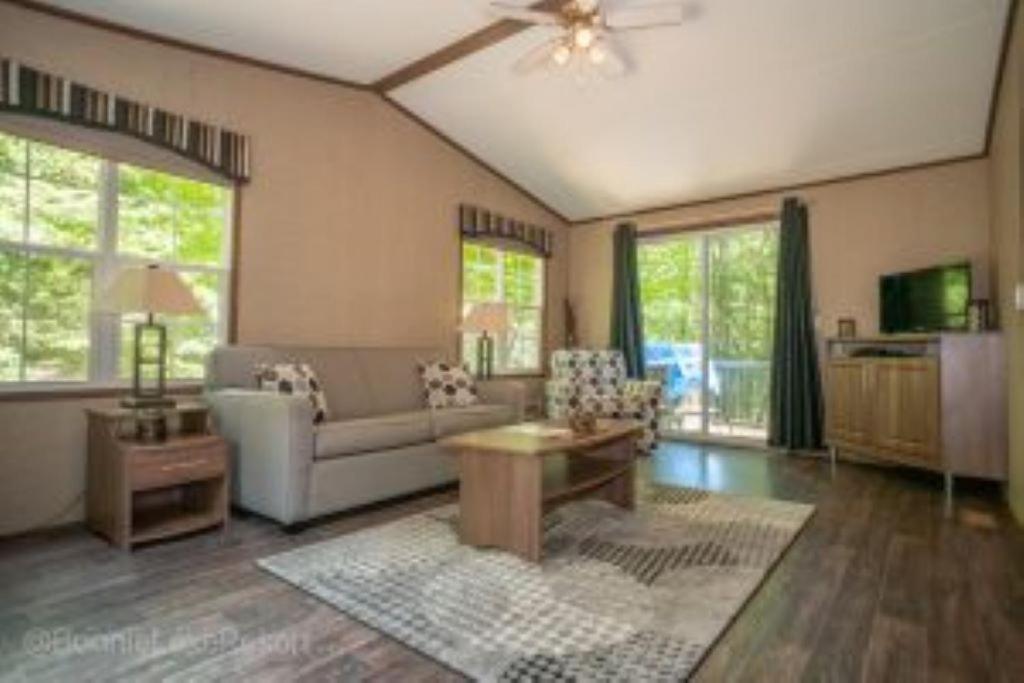 2 Bedroom Cottage Poplar Crescent 746