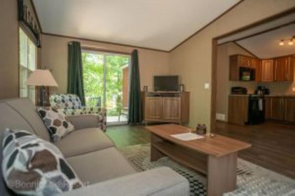 2 Bedroom Cottage Poplar Crescent 746