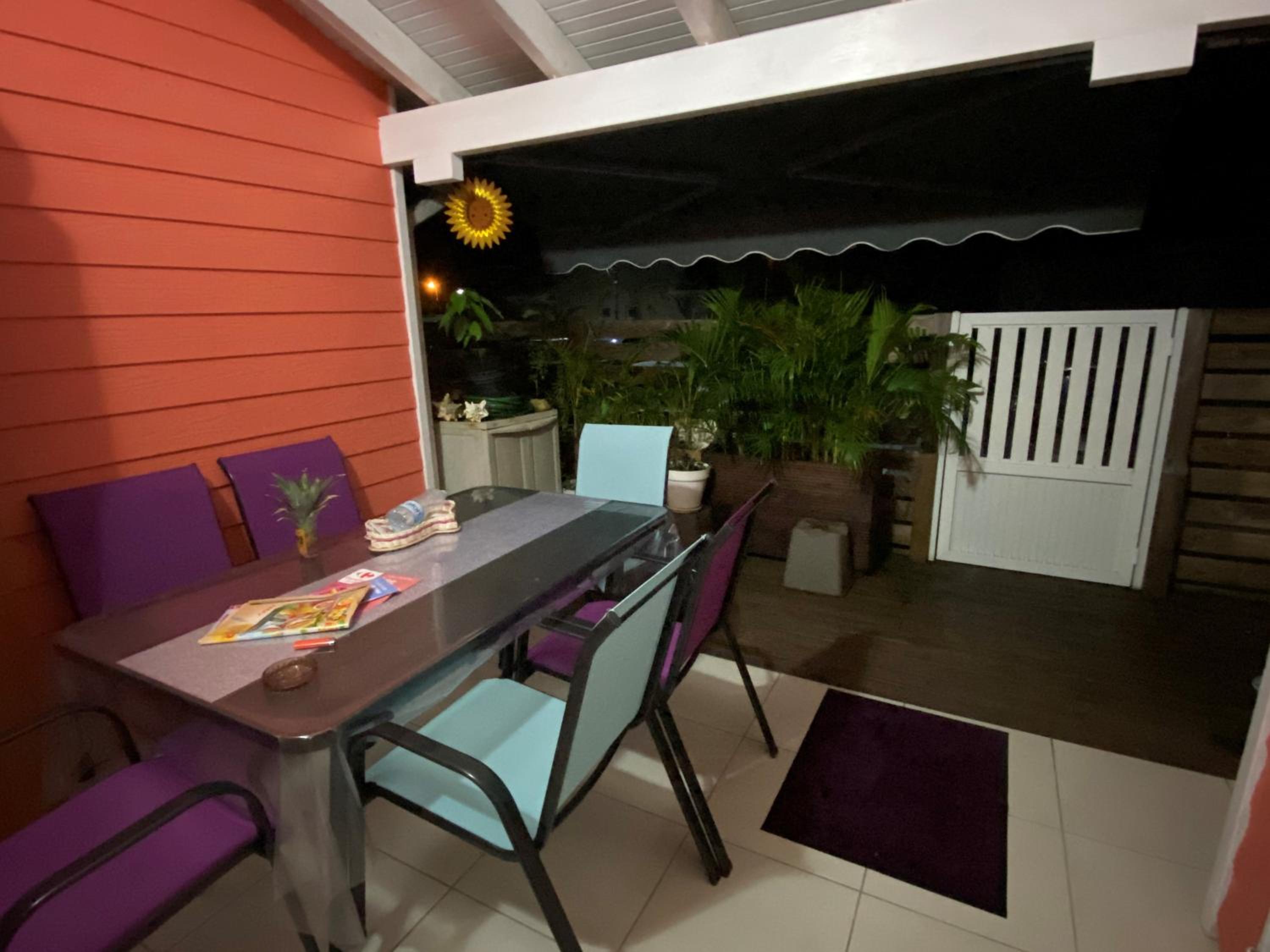 Villa cosy, piscine et plage. view 3