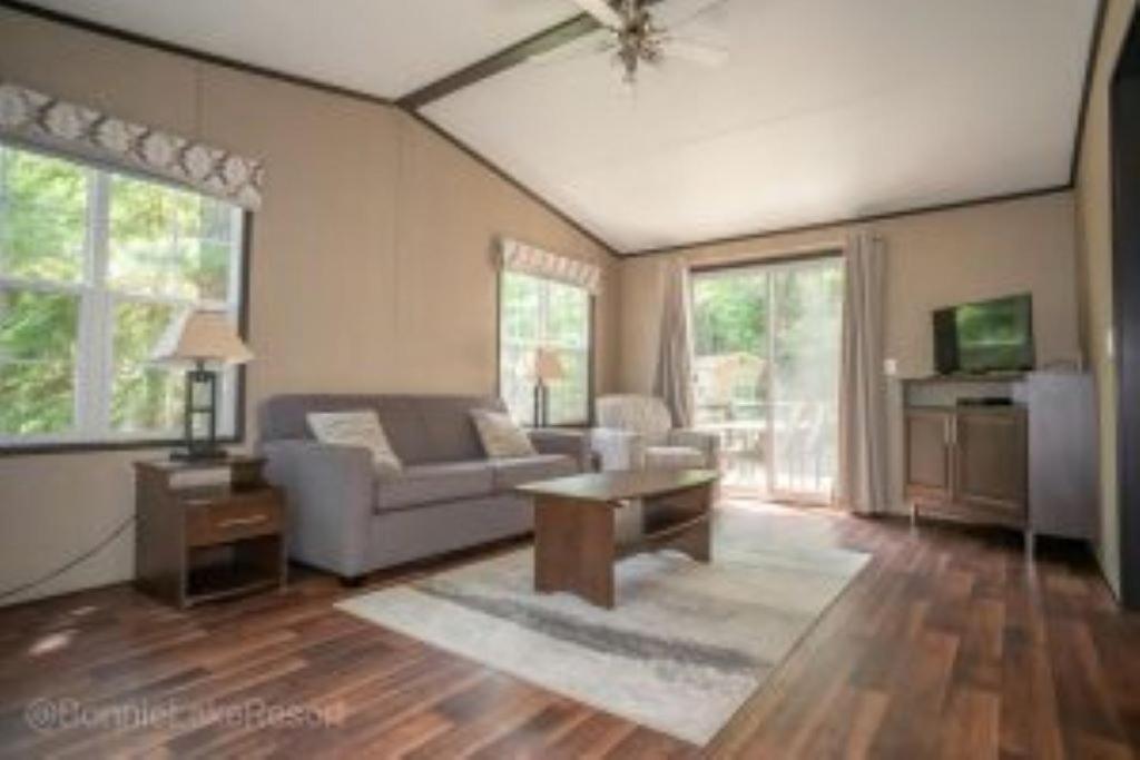2 Bedroom Cottage Poplar Crescent 738