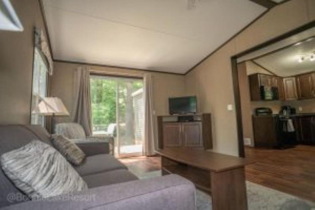 2 Bedroom Cottage Poplar Crescent 738