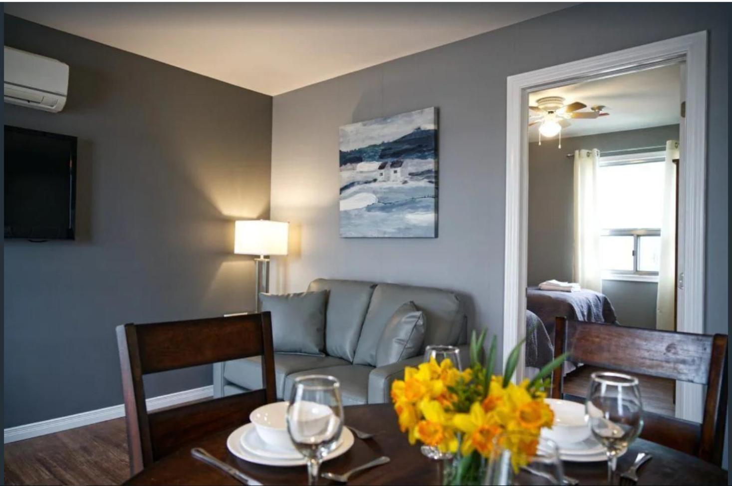 2 Bedroom Harbor Front Condo 5U