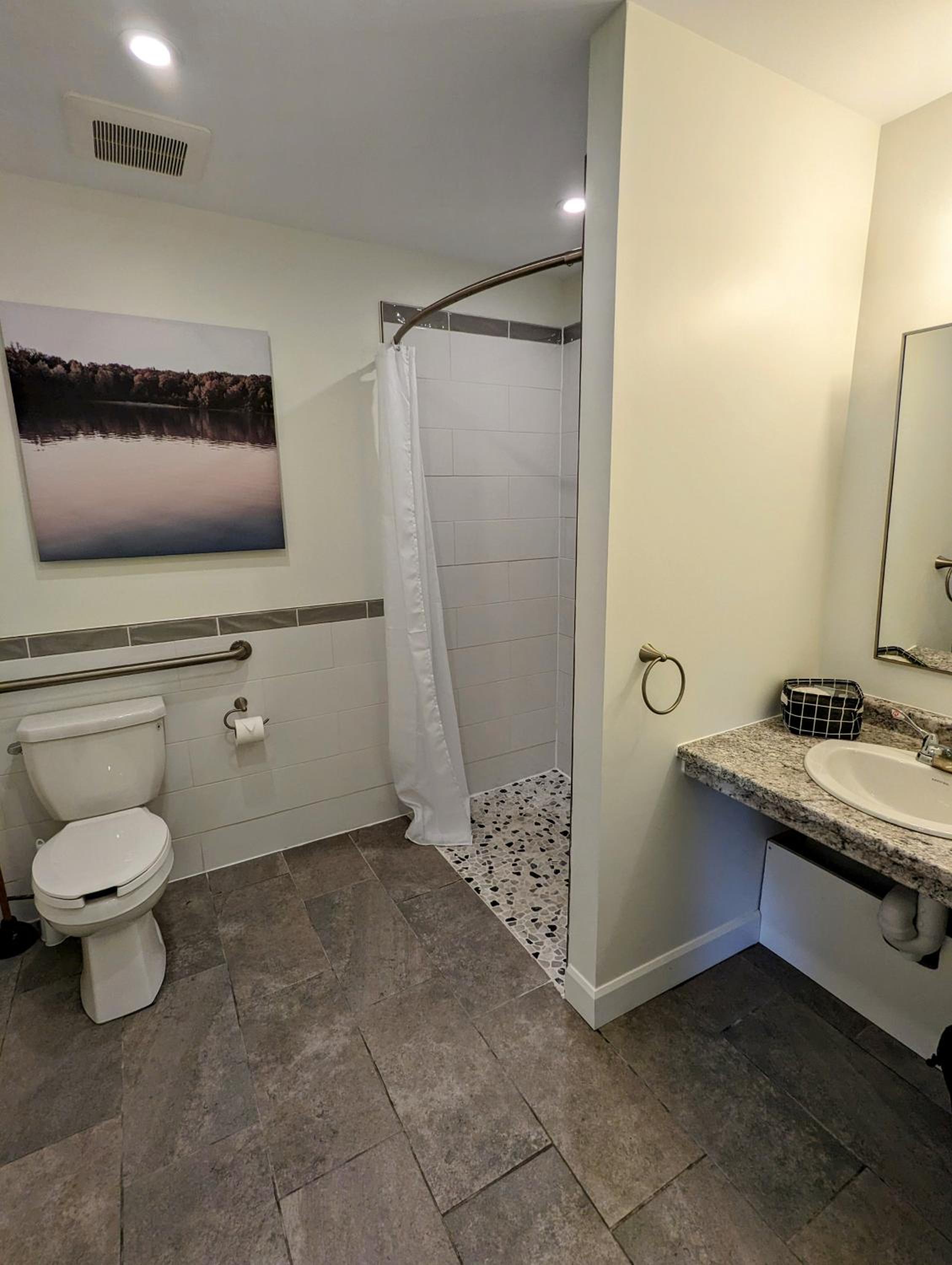 Newly Renovated 2 Bedroom Beach Front Condo 3A