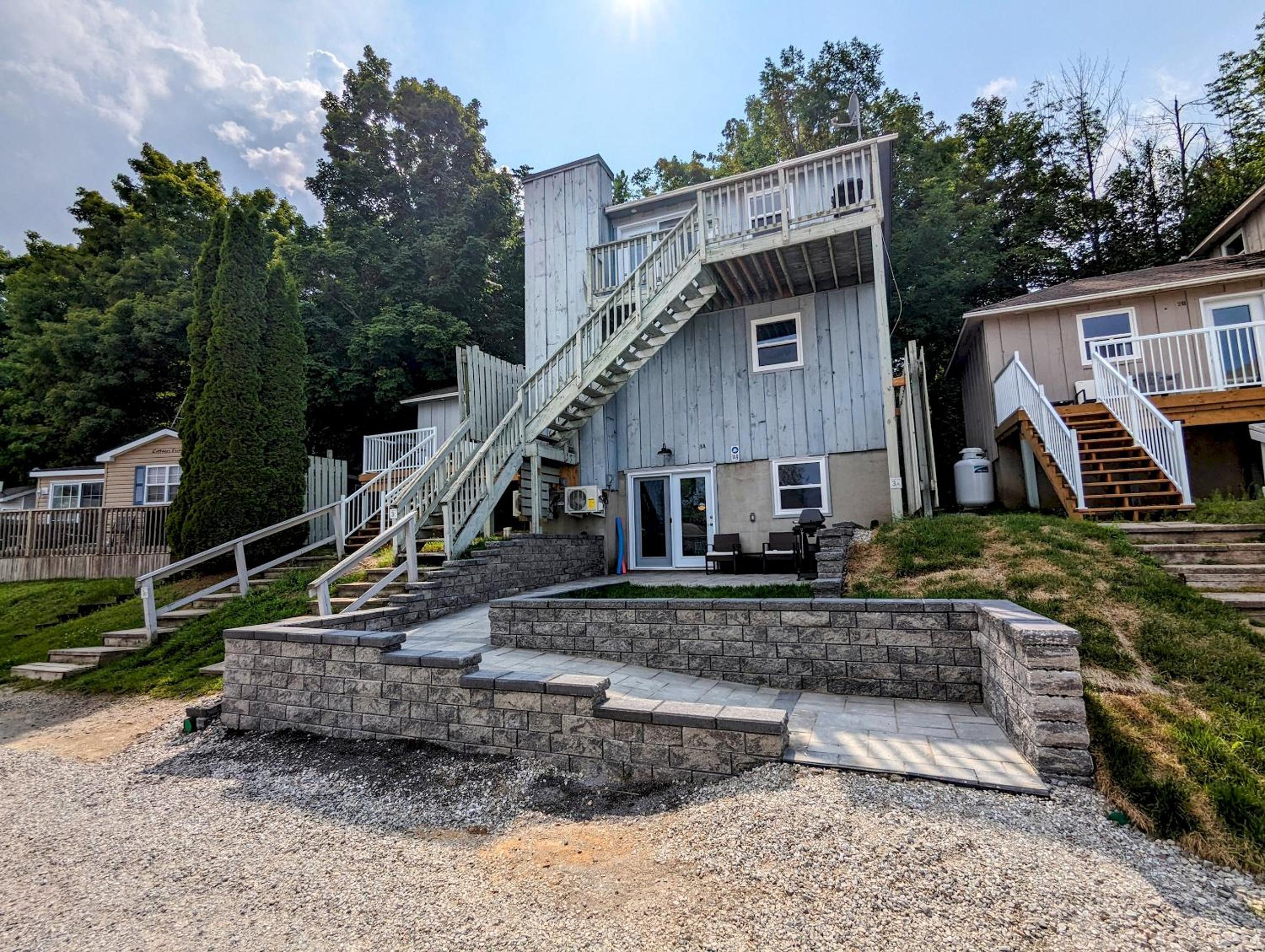 Newly Renovated 2 Bedroom Beach Front Condo 3A
